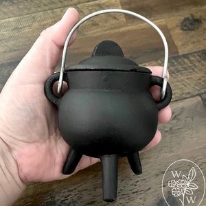 Cast iron cauldron mini pot belly three legged